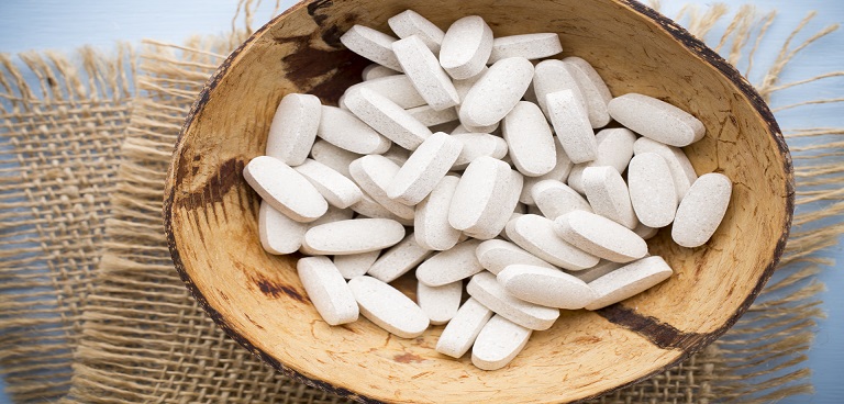 Magnesium glycinate and magnesium oxide supplements compared side by side